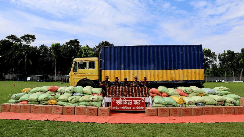 কোটি টাকার ভারতীয় পণ্যসহ কাভার্ড ভ্যান জব্দ করল বিজিবি