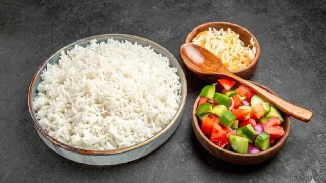 রাত ১২টার পর ভাত খেলে শরীরে কী ঘটে?