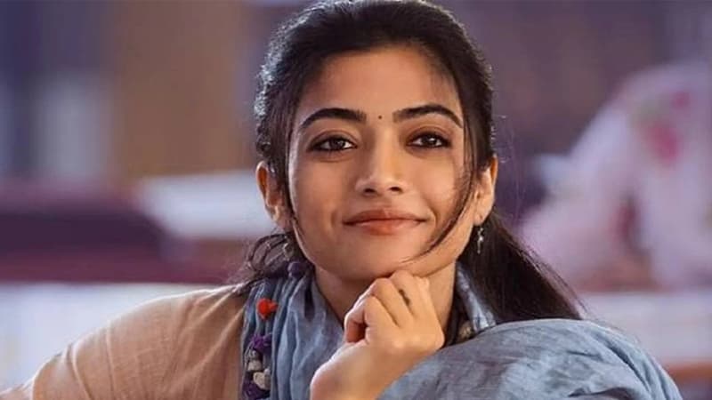 ৪০০ অসচ্ছল পরিবারের দায়িত্ব নিলেন রাশমিকা মান্দানা
