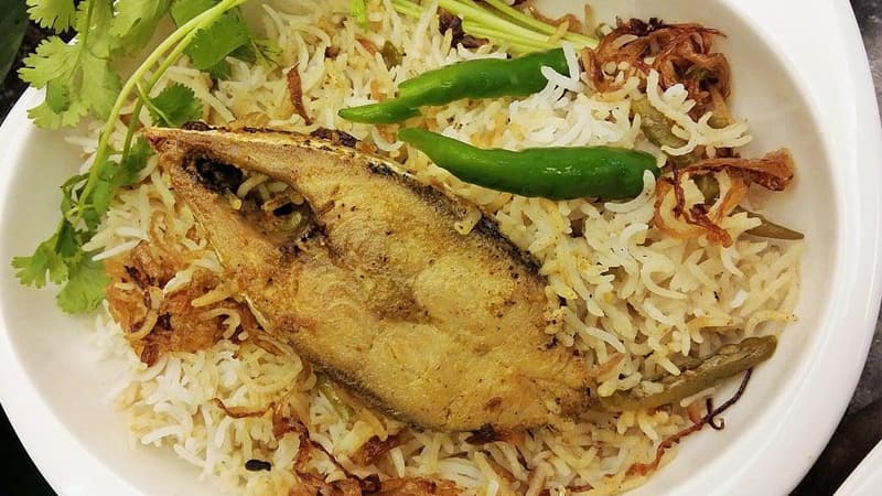 বাসমতি চালে মজাদার ঝাল ইলিশ পোলাও