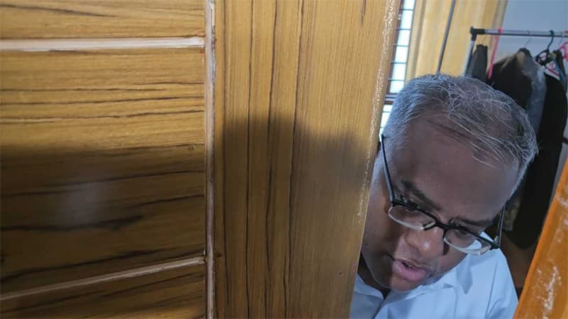বিশ্ববিদ্যালয়ে ফিরতে চান চুয়েট ভিসি, প্রতিরোধের ঘোষণা শিক্ষার্থীদের