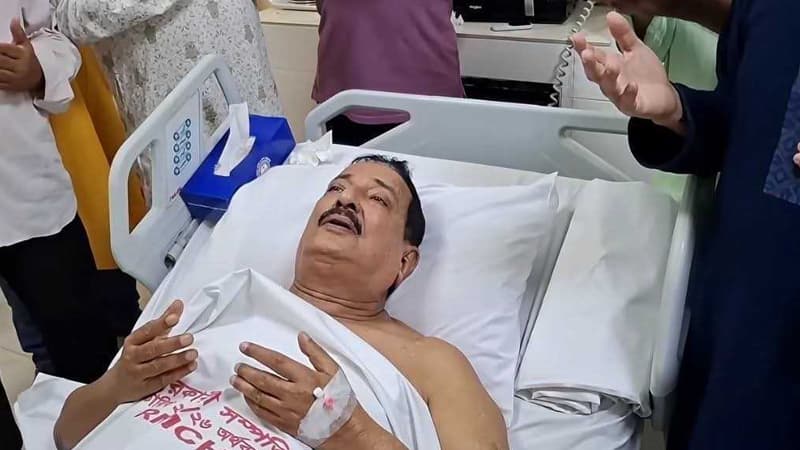 অসুস্থ ভূমিমন্ত্রীকে আনা হলো ঢাকায়