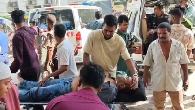 বাস পোড়ানো মামলায় গ্রেফতার সেই ইউপি চেয়ারম্যান অসুস্থ, নেয়া হলো ঢামেকে