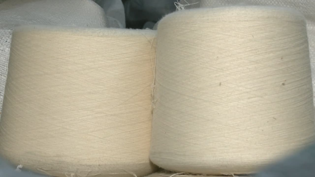 সুতা আমদানির কড়াকড়িতে বিপাকে পোশাক খাত