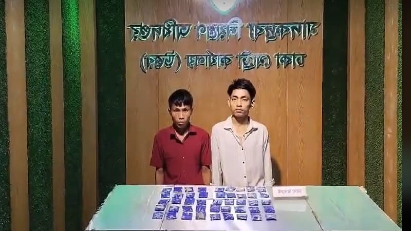 যাত্রাবাড়ীতে বাসে মিলল ৯ হাজার পিস ইয়াবা, গ্রেফতার ২