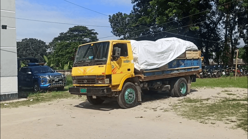 পাচারকালে ২৫০ বস্তা সারসহ ফরিদপুরে ডিলার আটক পাচারকালে ২৫০ বস্তা সারসহ ফরিদপুরে ডিলার আটক