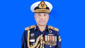 দুর্গাপূজার নিরপত্তায় মাঠে সাড়ে ৩ হাজার কোস্ট গার্ড ছবিতে দুর্গাপূজার নিরপত্তায় মাঠে সাড়ে ৩ হাজার কোস্ট গার্ড সংক্রান্ত দৃশ্য
