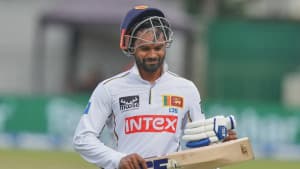 শ্রীলঙ্কার টেস্ট দলের অধিনায়কত্ব ছাড়লেন ধনঞ্জয়া ছবিতে শ্রীলঙ্কার টেস্ট দলের অধিনায়কত্ব ছাড়লেন ধনঞ্জয়া সংক্রান্ত দৃশ্য
