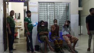 সারের ডিলার নিয়োগ নিয়ে সংবাদ সম্মেলন করায় হামলার অভিযোগ, আহত ৪ ছবিতে সারের ডিলার নিয়োগ নিয়ে সংবাদ সম্মেলন করায় হামলার অভিযোগ, আহত ৪ সংক্রান্ত দৃশ্য
