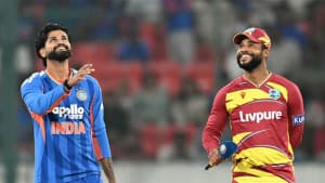 ভারতের বিপক্ষে বড় সংগ্রহের ইঙ্গিত উইন্ডিজের ছবিতে ভারতের বিপক্ষে বড় সংগ্রহের ইঙ্গিত উইন্ডিজের সংক্রান্ত দৃশ্য