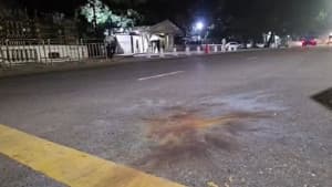 প্রধানমন্ত্রীর কার্যালয়ের সামনে ককটেল বিস্ফোরণ, ৩ জনের রিমান্ড ছবিতে প্রধানমন্ত্রীর কার্যালয়ের সামনে ককটেল বিস্ফোরণ, ৩ জনের রিমান্ড সংক্রান্ত দৃশ্য