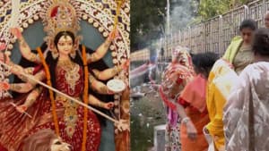চলছে সপ্তমীর পূজার্চনা ছবিতে চলছে সপ্তমীর পূজার্চনা সংক্রান্ত দৃশ্য