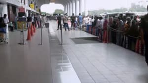 ঢাকা থেকে রিয়াদগামী ১০টি ফ্লাইট বাতিল, ভোগান্তিতে ৩৪৩১ যাত্রী ছবিতে ঢাকা থেকে রিয়াদগামী ১০টি ফ্লাইট বাতিল, ভোগান্তিতে ৩৪৩১ যাত্রী সংক্রান্ত দৃশ্য