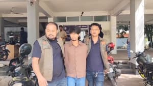 তাজমীন হত্যা: সাড়ে ৪ ঘণ্টা জিজ্ঞাসাবাদের পর রাজুকে পাঠানো হয় আদালতে ছবিতে তাজমীন হত্যা: সাড়ে ৪ ঘণ্টা জিজ্ঞাসাবাদের পর রাজুকে পাঠানো হয় আদালতে সংক্রান্ত দৃশ্য