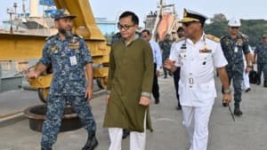 চট্টগ্রাম ড্রাই ডক পরিদর্শনে বাণিজ্যমন্ত্রী ছবিতে চট্টগ্রাম ড্রাই ডক পরিদর্শনে বাণিজ্যমন্ত্রী সংক্রান্ত দৃশ্য
