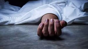 চুয়াডাঙ্গায় কথা কাটাকাটির জেরে যুবককে হত্যা ছবিতে চুয়াডাঙ্গায় কথা কাটাকাটির জেরে যুবককে হত্যা সংক্রান্ত দৃশ্য