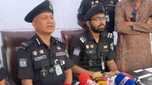 সাংবাদিক হত্যার ঘটনায় দোষীদের চিহ্নিত করার আশ্বাস এসআরবি-১৪ অধিনায়কের ছবিতে সাংবাদিক হত্যার ঘটনায় দোষীদের চিহ্নিত করার আশ্বাস এসআরবি-১৪ অধিনায়কের সংক্রান্ত দৃশ্য