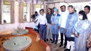 দেশের সব খামারিকে কৃষক কার্ডের আওতায় আনা হবে: প্রাণিসম্পদ প্রতিমন্ত্রী ছবিতে দেশের সব খামারিকে কৃষক কার্ডের আওতায় আনা হবে: প্রাণিসম্পদ প্রতিমন্ত্রী সংক্রান্ত দৃশ্য