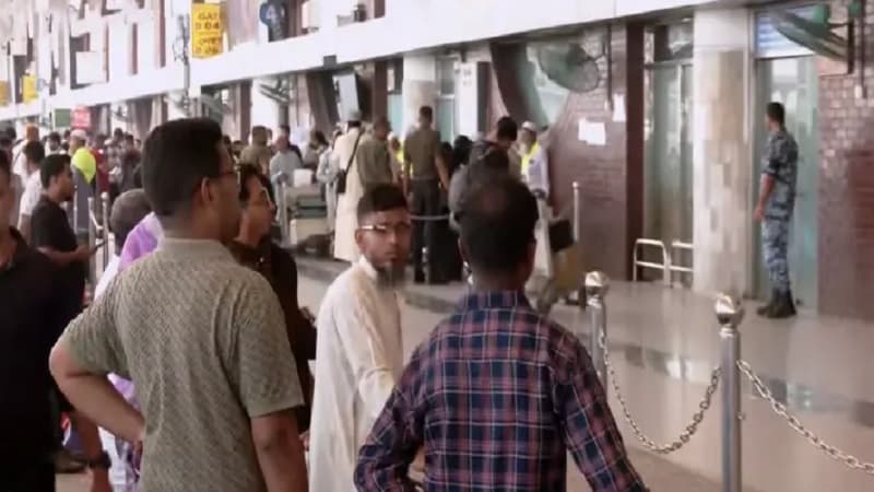রিয়াদে বিমানবন্দরে হামলা: শাহজালালে দুর্ভোগে প্রবাসী কর্মীরা, চাকরি হারানোর শঙ্কা রিয়াদে বিমানবন্দরে হামলা: শাহজালালে দুর্ভোগে প্রবাসী কর্মীরা, চাকরি হারানোর শঙ্কা