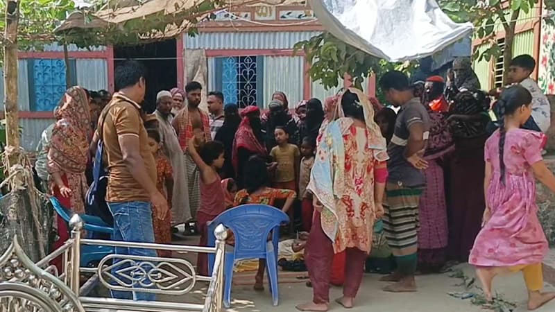 একসঙ্গে পুকুরে ডুবে মারা গেল সৌদি প্রবাসীর দুই ছেলে একসঙ্গে পুকুরে ডুবে মারা গেল সৌদি প্রবাসীর দুই ছেলে