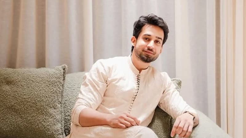 মাকে নিয়ে ঢাকায় আসছেন পাকিস্তানি অভিনেতা বিলাল আব্বাস খান মাকে নিয়ে ঢাকায় আসছেন পাকিস্তানি অভিনেতা বিলাল আব্বাস খান