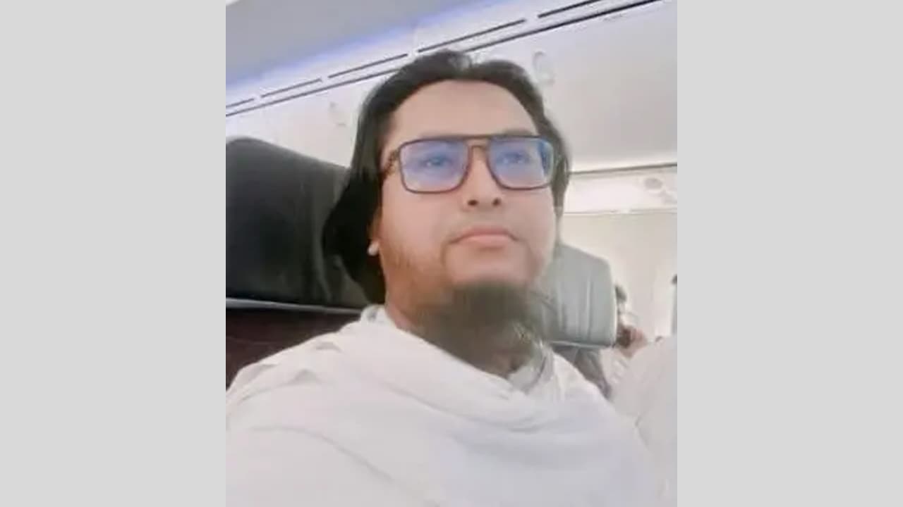 ওমরাহ করতে গিয়ে হুথির ক্ষেপণাস্ত্র হামলায় নিহত বাংলাদেশি মাদ্রাসা শিক্ষক ওমরাহ করতে গিয়ে হুথির ক্ষেপণাস্ত্র হামলায় নিহত বাংলাদেশি মাদ্রাসা শিক্ষক