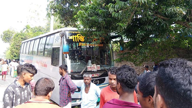 জামালপুরে বাসচাপায় শাশুড়ি-বউয়ের মৃত্যু জামালপুরে বাসচাপায় শাশুড়ি-বউয়ের মৃত্যু