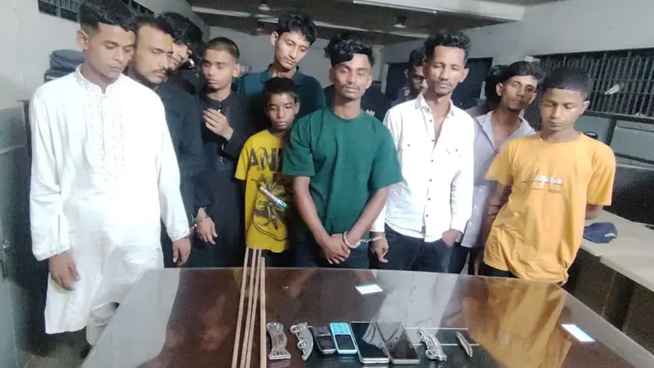 মোহাম্মদপুরের ‘কুখ্যাত ছিনতাইকারী’ হাসনাইনসহ গ্রেফতার ১৩ মোহাম্মদপুরের ‘কুখ্যাত ছিনতাইকারী’ হাসনাইনসহ গ্রেফতার ১৩
