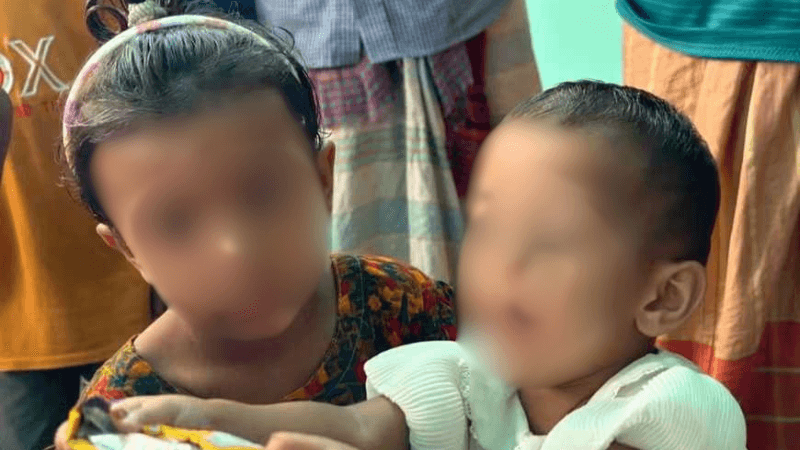 চিপস কিনে দিয়ে দুই শিশুকন্যাকে রাস্তায় ফেলে গেলেন মা চিপস কিনে দিয়ে দুই শিশুকন্যাকে রাস্তায় ফেলে গেলেন মা