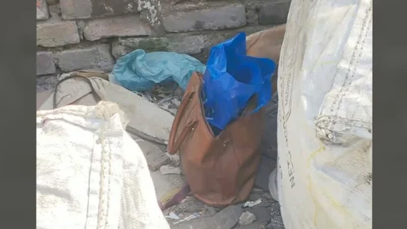 ঢাকা উদ্যানে ককটেল সদৃশ বস্তু উদ্ধার, পরীক্ষা করছে এসআরবি ঢাকা উদ্যানে ককটেল সদৃশ বস্তু উদ্ধার, পরীক্ষা করছে এসআরবি