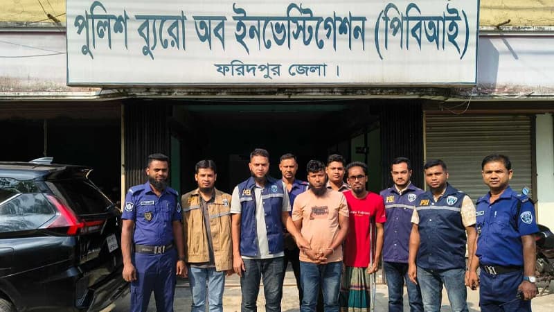 ‘কখনও তান্ত্রিক-কবিরাজ, কখনও জ্বীনের বাদশা’ প্রতারক চক্রের দুই সদস্য গ্রেফতার ‘কখনও তান্ত্রিক-কবিরাজ, কখনও জ্বীনের বাদশা’ প্রতারক চক্রের দুই সদস্য গ্রেফতার