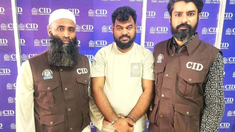 কানাডায় পাঠানোর নামে প্রতারণা, জাল ভিসা চক্রের সদস্য গ্রেফতার কানাডায় পাঠানোর নামে প্রতারণা, জাল ভিসা চক্রের সদস্য গ্রেফতার