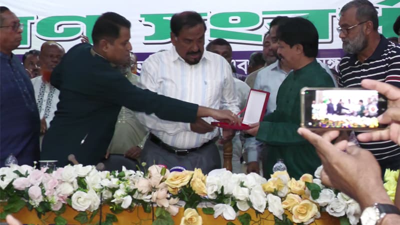 বিচার ব্যবস্থায় যারা থাকে তাদেরকেও আওয়ামী লীগ কিনে ফেলে: স্পিকার বিচার ব্যবস্থায় যারা থাকে তাদেরকেও আওয়ামী লীগ কিনে ফেলে: স্পিকার