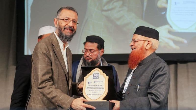লন্ডনে আন্তর্জাতিক সম্মাননায় ভূষিত মুফতি তাকি উসমানি লন্ডনে আন্তর্জাতিক সম্মাননায় ভূষিত মুফতি তাকি উসমানি