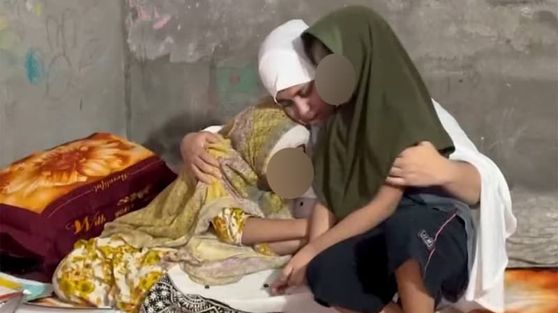 দুই সন্তানের দিকে তাকিয়ে বাঁচার আকুতি ক্যানসার আক্রান্ত ফাতেমার দুই সন্তানের দিকে তাকিয়ে বাঁচার আকুতি ক্যানসার আক্রান্ত ফাতেমার