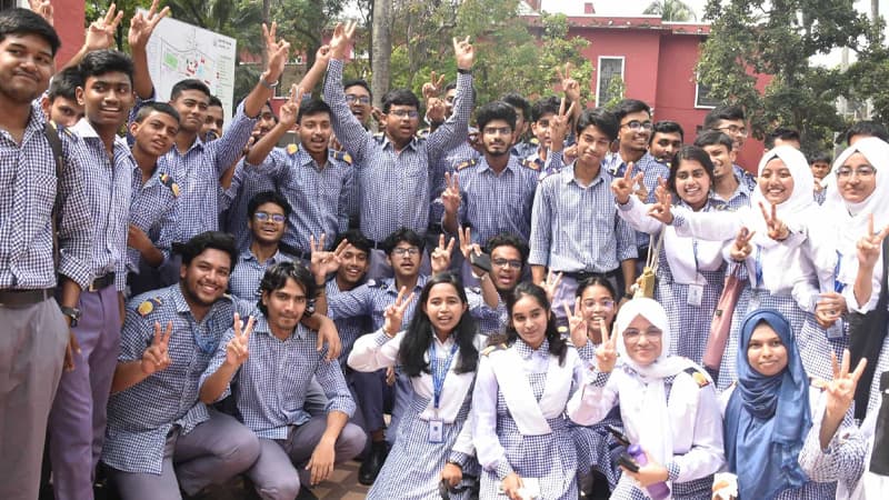 এইচএসসি পরীক্ষার ফল প্রকাশ, পাসের হার ৫২.১২ শতাংশ এইচএসসি পরীক্ষার ফল প্রকাশ, পাসের হার ৫২.১২ শতাংশ