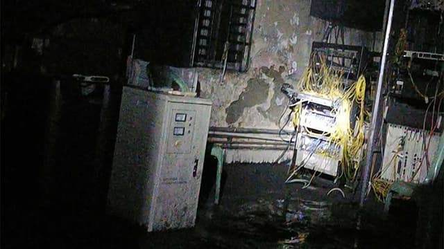 খুলনা জেলা প্রশাসকের কার্যালয়ের আইসিটি রুমে আগুন খুলনা জেলা প্রশাসকের কার্যালয়ের আইসিটি রুমে আগুন
