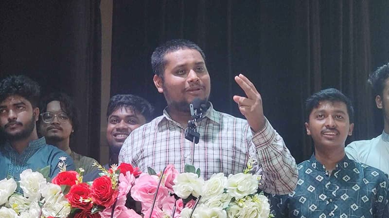 সরকার বিধবা কার্ড দিলে এমপির বউ সবার আগে নেবে: হাসনাত সরকার বিধবা কার্ড দিলে এমপির বউ সবার আগে নেবে: হাসনাত