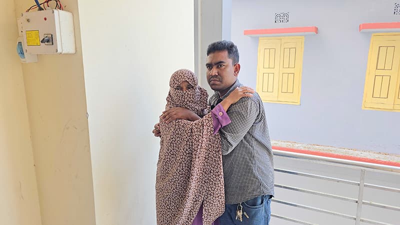 অবশেষে বৃদ্ধা মায়ের দায়িত্ব নিলেন সেই ছেলে, চাইলেন ক্ষমা অবশেষে বৃদ্ধা মায়ের দায়িত্ব নিলেন সেই ছেলে, চাইলেন ক্ষমা