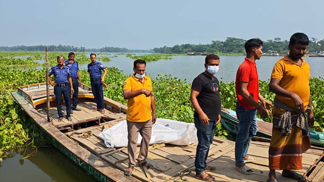 পিরোজপুরে ট্রলারডুবি: ৩ দিন পর নিখোঁজ গৃহবধূর মরদেহ উদ্ধার পিরোজপুরে ট্রলারডুবি: ৩ দিন পর নিখোঁজ গৃহবধূর মরদেহ উদ্ধার