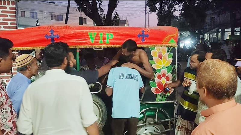 লালমনিরহাটে বাঘের আক্রমণে আহত ৩, বিজিবির গুলি লালমনিরহাটে বাঘের আক্রমণে আহত ৩, বিজিবির গুলি