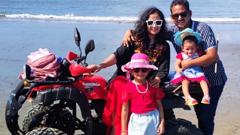 রিসোর্টে অগ্নিকাণ্ড: শেষ বিছানায় মা-বাবার সঙ্গে চিরঘুমে দুই মেয়ে! রিসোর্টে অগ্নিকাণ্ড: শেষ বিছানায় মা-বাবার সঙ্গে চিরঘুমে দুই মেয়ে!