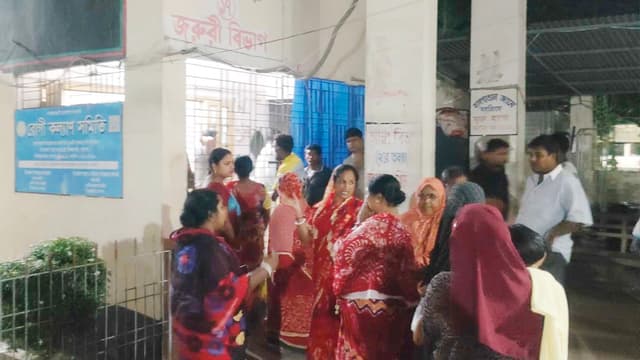 যশোরে পূজা দেখতে যাওয়ার পথে প্রাণ গেল ভাই-বোনের যশোরে পূজা দেখতে যাওয়ার পথে প্রাণ গেল ভাই-বোনের