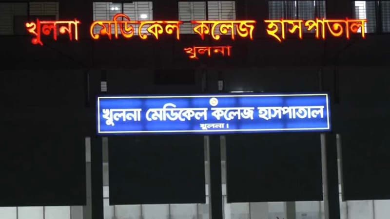 খুলনায় মোটরসাইকেলে এসে মুদি দোকানিকে গুলি খুলনায় মোটরসাইকেলে এসে মুদি দোকানিকে গুলি