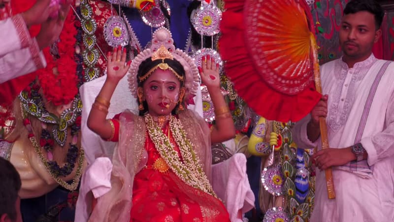 অষ্টমীতে দেশজুড়ে নারীশক্তির আরাধনা অষ্টমীতে দেশজুড়ে নারীশক্তির আরাধনা