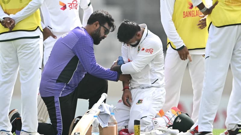 চোট পাওয়ায় ফিল্ডিংয়ে নামেননি লিটন, উইকেটকিপিংয়ে জাকের চোট পাওয়ায় ফিল্ডিংয়ে নামেননি লিটন, উইকেটকিপিংয়ে জাকের