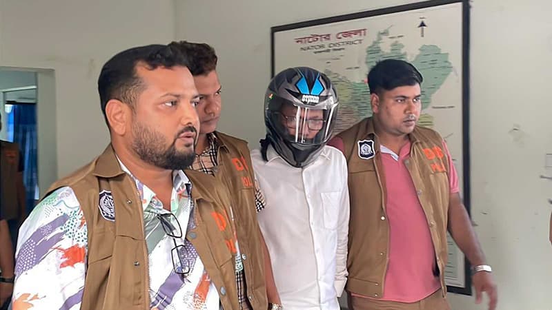এমপি আজিজের ছেলে মিন্টু গ্রেফতার এমপি আজিজের ছেলে মিন্টু গ্রেফতার