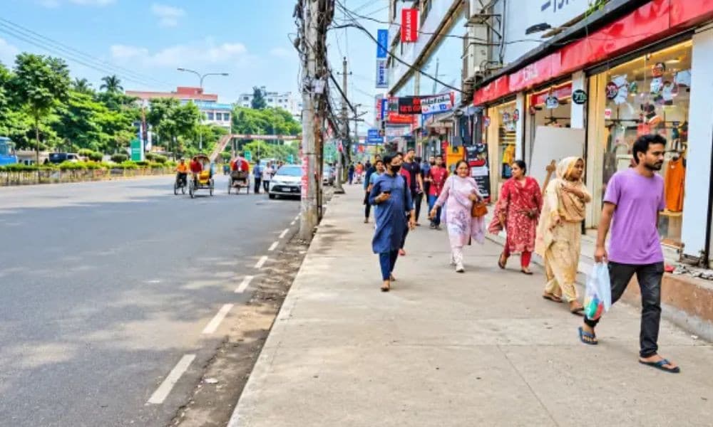 ২০ বছরের আক্ষেপ ঘুচলো মিরপুরবাসীর, হকারমুক্ত ফুটপাতে স্বস্তি ২০ বছরের আক্ষেপ ঘুচলো মিরপুরবাসীর, হকারমুক্ত ফুটপাতে স্বস্তি