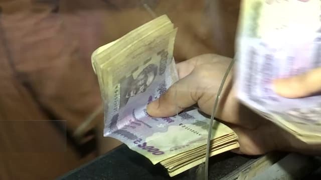 নগদ টাকার ব্যবহারে বাড়ছে ব্যয়, ডিজিটাল লেনদেনে জোর নগদ টাকার ব্যবহারে বাড়ছে ব্যয়, ডিজিটাল লেনদেনে জোর