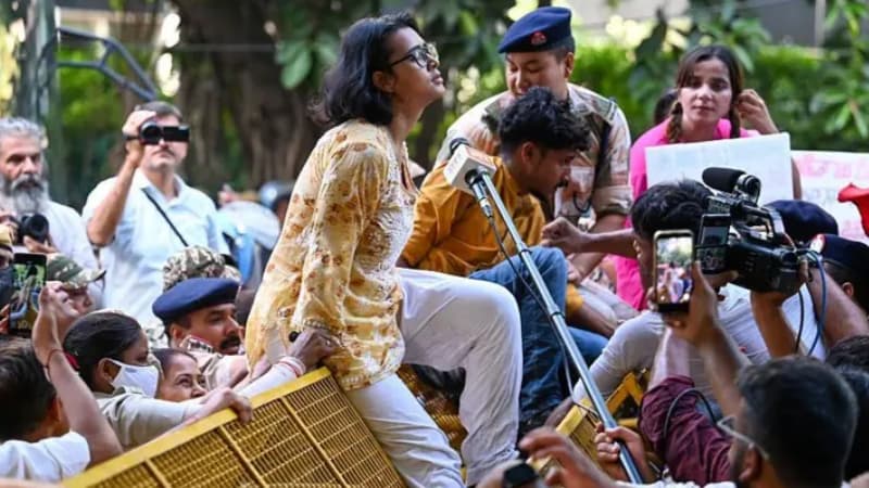 নেহা বোরা: বিজেপি সমর্থক পরিবারের মেয়ের আন্দোলনের ‘অন্যতম মুখ’ হয়ে ওঠার গল্প নেহা বোরা: বিজেপি সমর্থক পরিবারের মেয়ের আন্দোলনের ‘অন্যতম মুখ’ হয়ে ওঠার গল্প